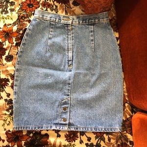 ❓👖 CUTE “GUESS” VINTAGE DENIM SKIRT